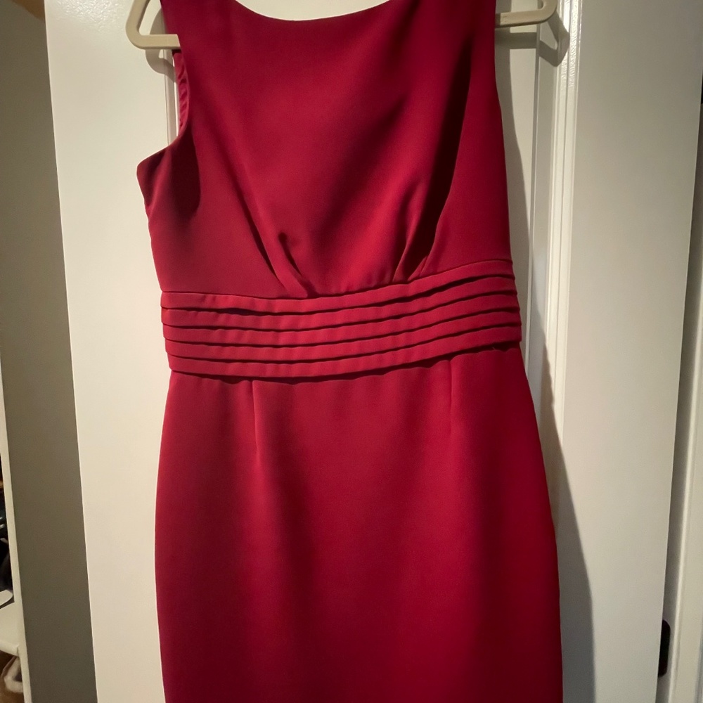 Deal back maroon dress